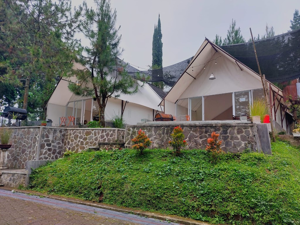 Glamping & Villa by Bukit Mutiara