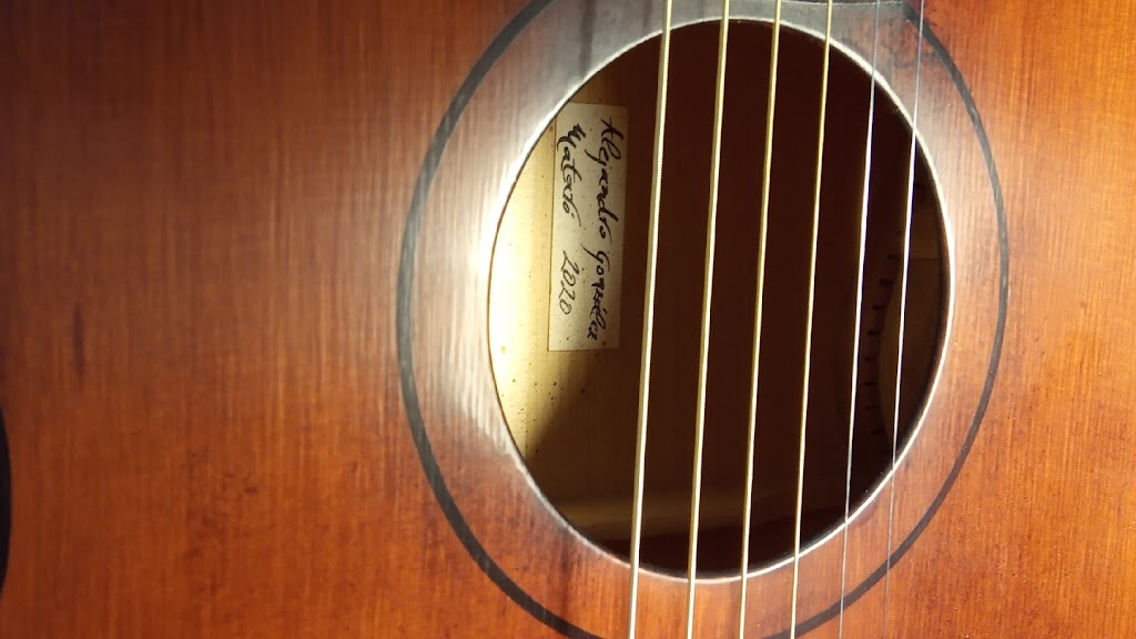 Alejandro Gonzalez. El luthier de Mataro