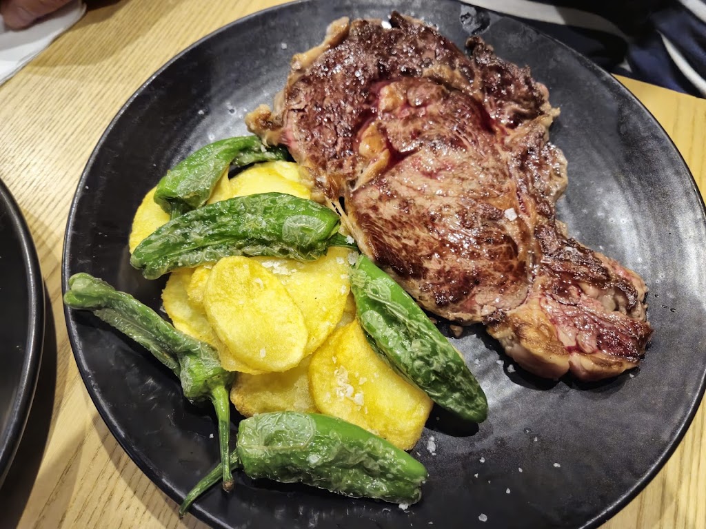 Noches de Bohemia - Restaurante El Jarro — Comida y bebida
