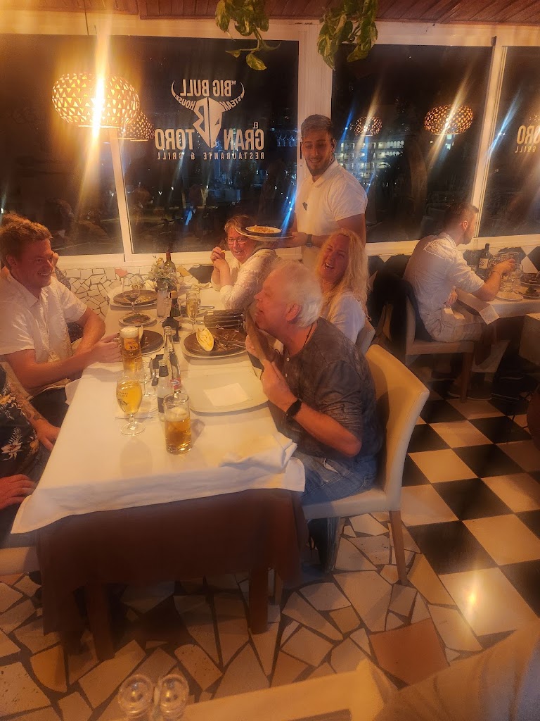 El Gran Toro Restaurante — Ambiente