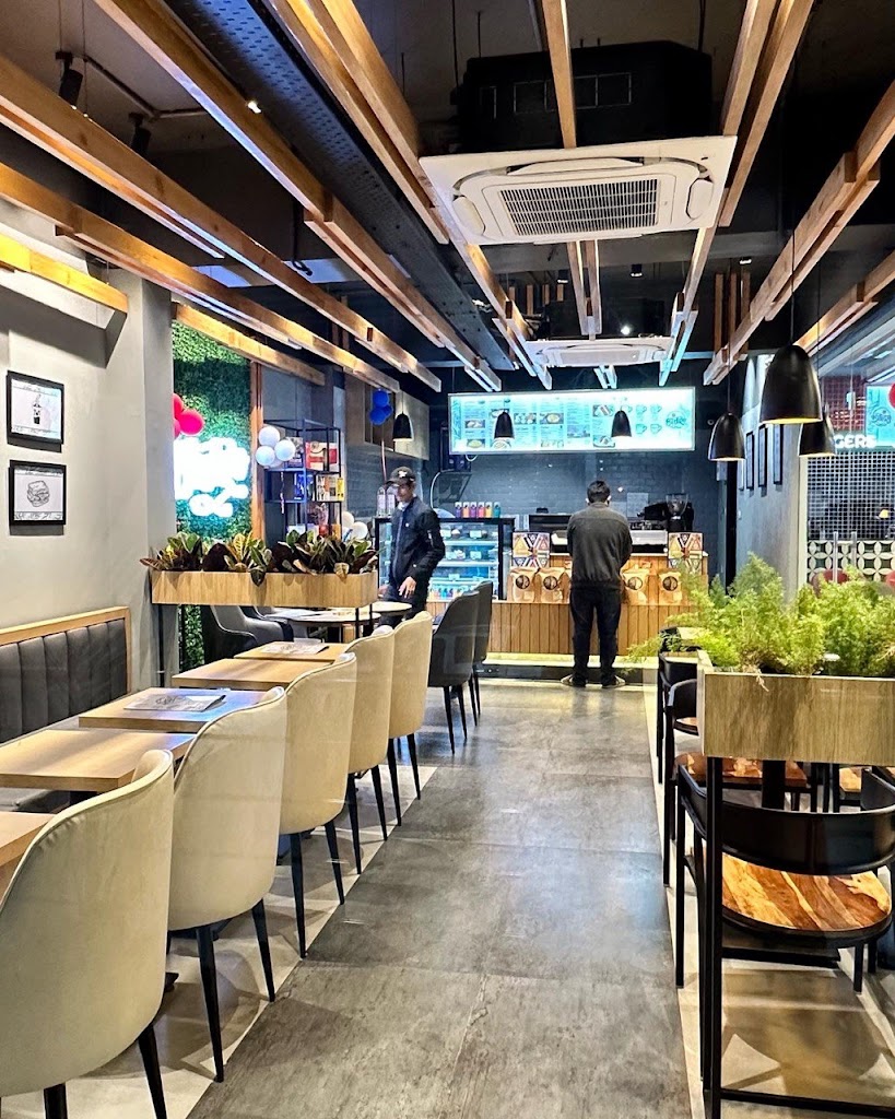 9W Bistro Cafe In Hoshiarpur