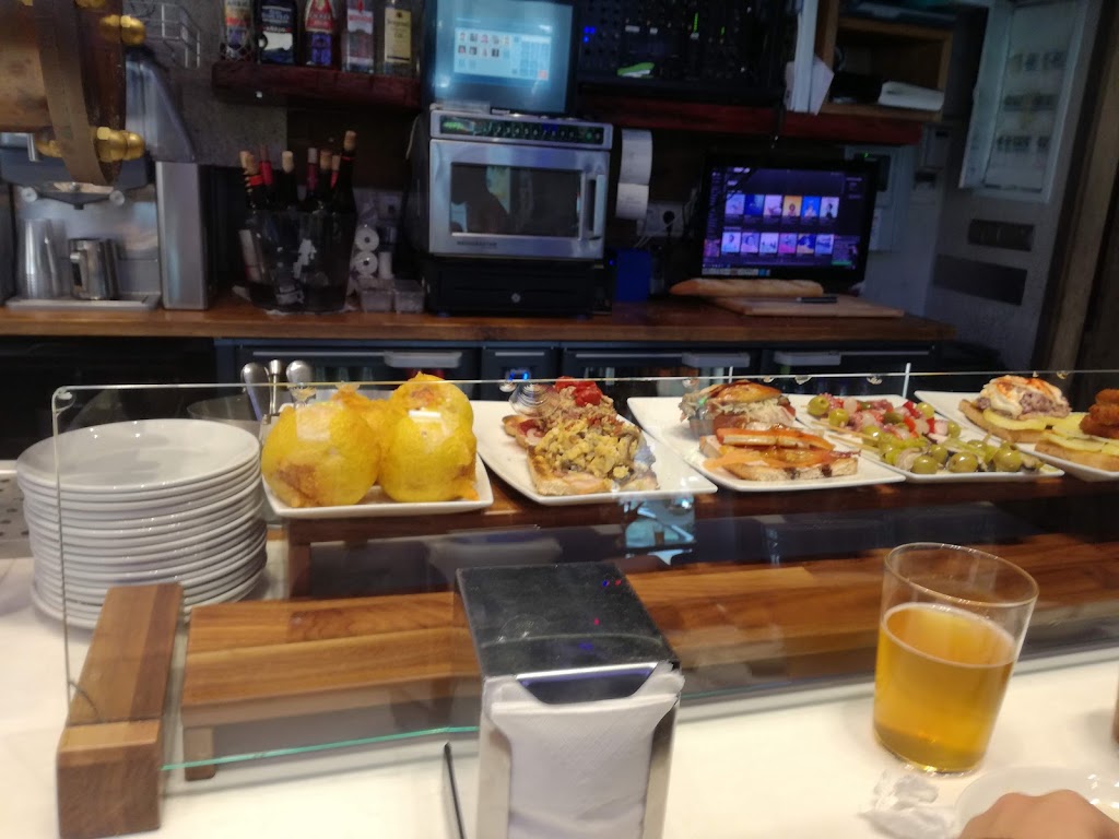 Cerveceria Txirrintxa — Comida y bebida