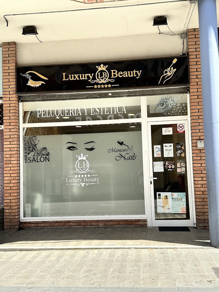 Luxury Beauty Perruqueria i Estetica — Exterior