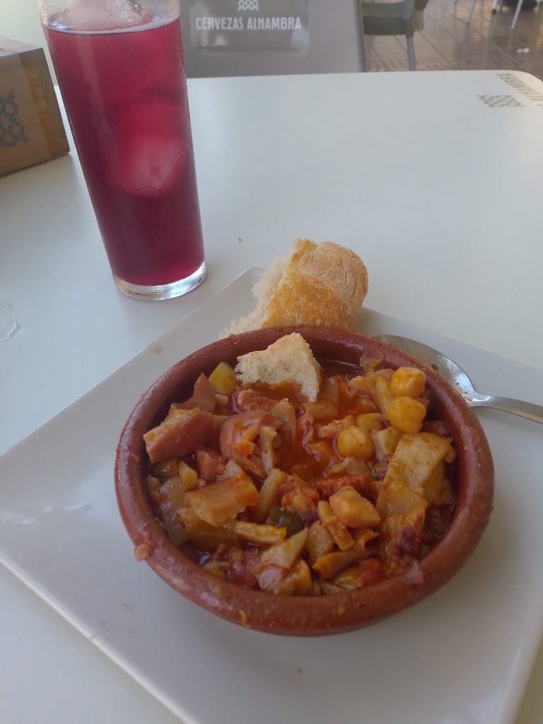Cafeteria - Cerveceria LOYMAR — Comida y bebida