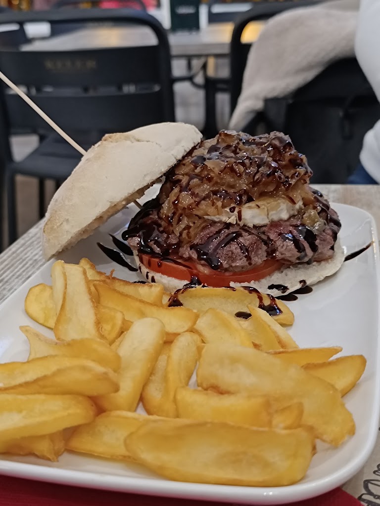 Cafeteria Entre Mundos — Del propietario