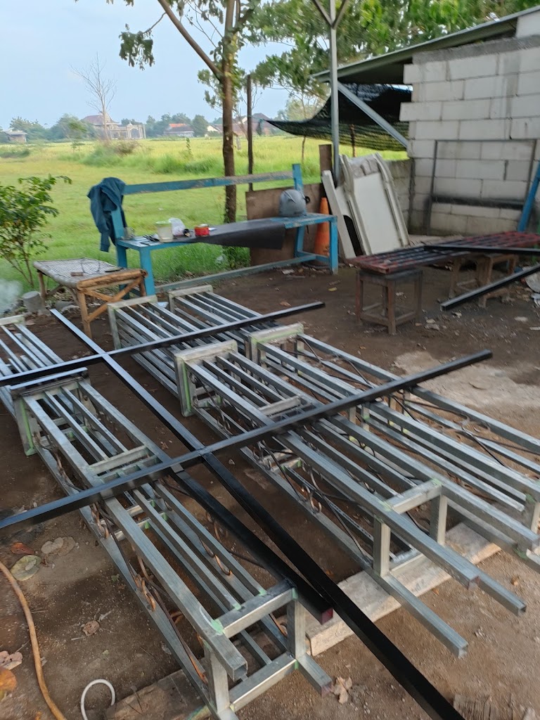 Bengkel mobil dn las listrik. Agus muliadi