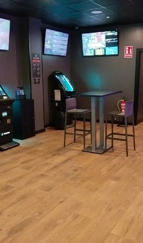 Tiki Taka Lliria 2 — Ambiente