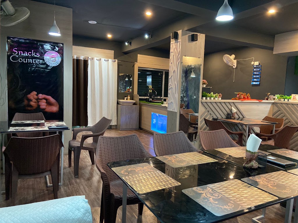 Capulas Felix Snacks Counter