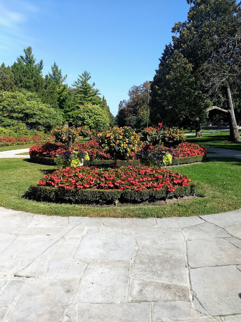 Roy Terrace Garden