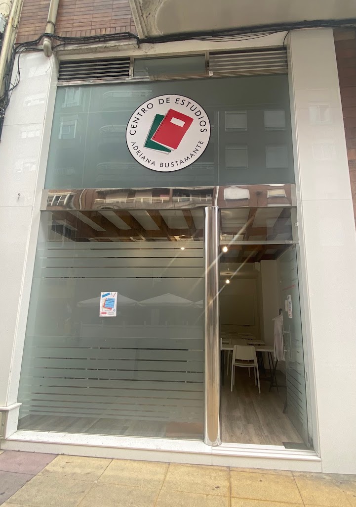 Centro de Estudios Adriana Bustamante — Del propietario