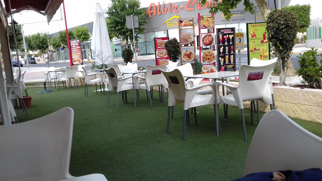 Rara Cafe Bar — Ambiente