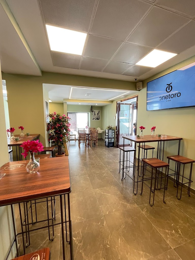 Castano Vinos y Tapas Carmona — Ambiente