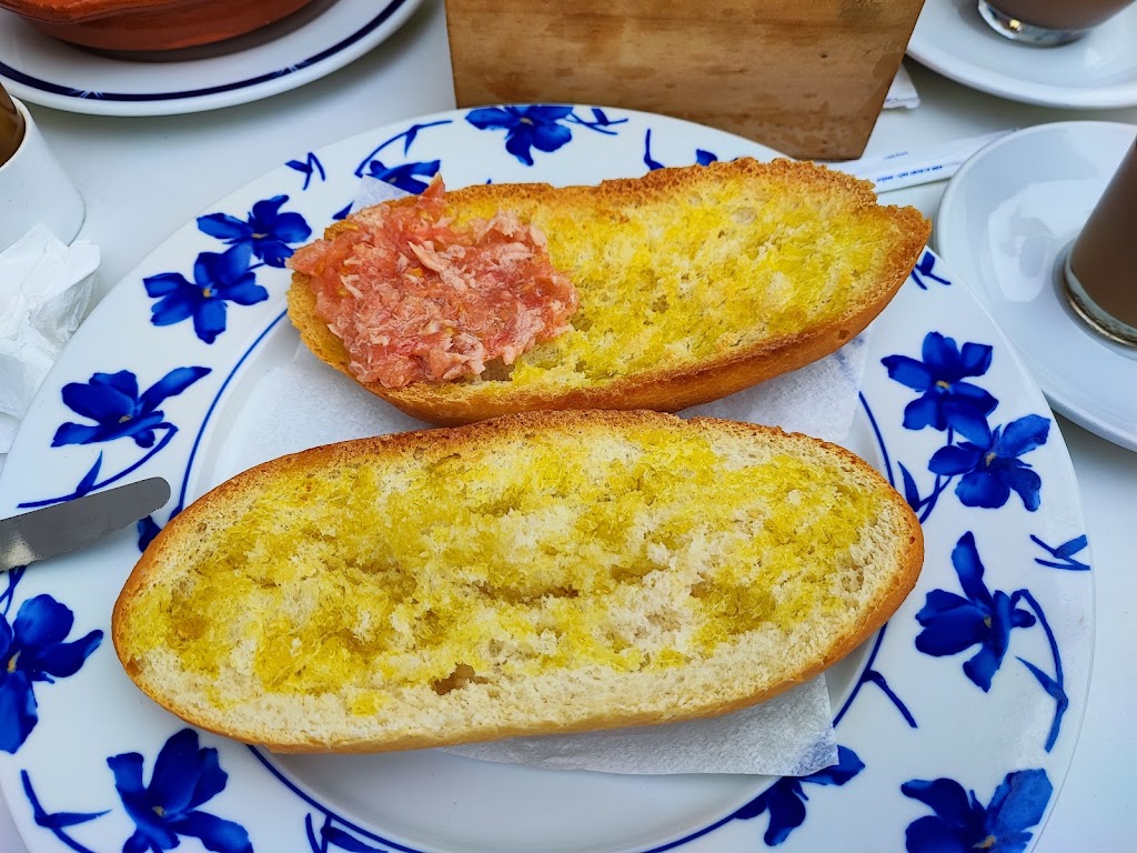 Bar Casa Chato — Comida y bebida
