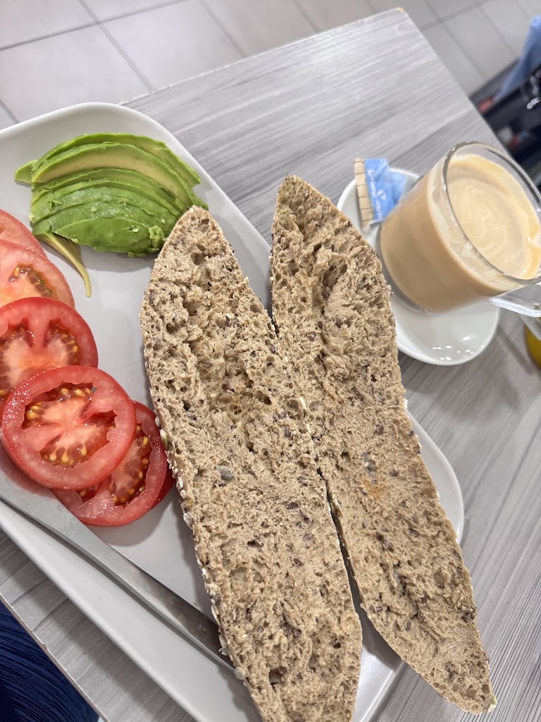 La Fabrica Cafe — Comida y bebida