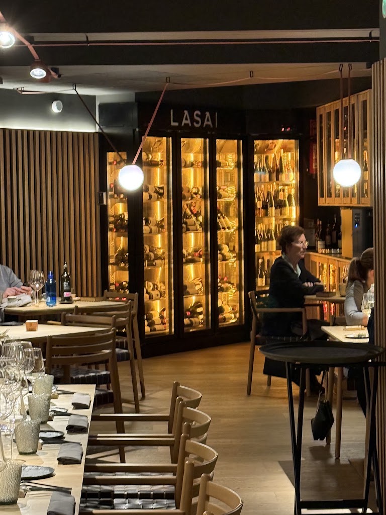 RESTAURANTE LASAI — Ambiente
