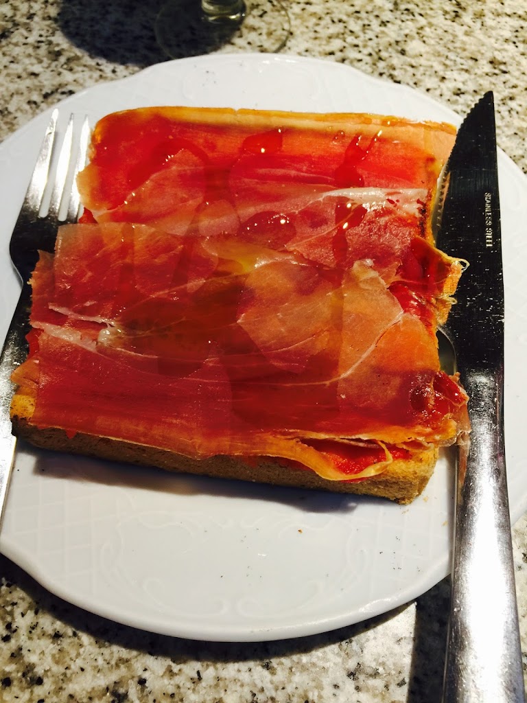Cerveceria Nimar — Comida y bebida
