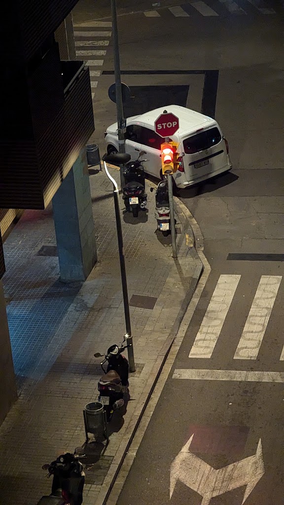 Autoescola L'Hospitalet de Llobregat — Automovil
