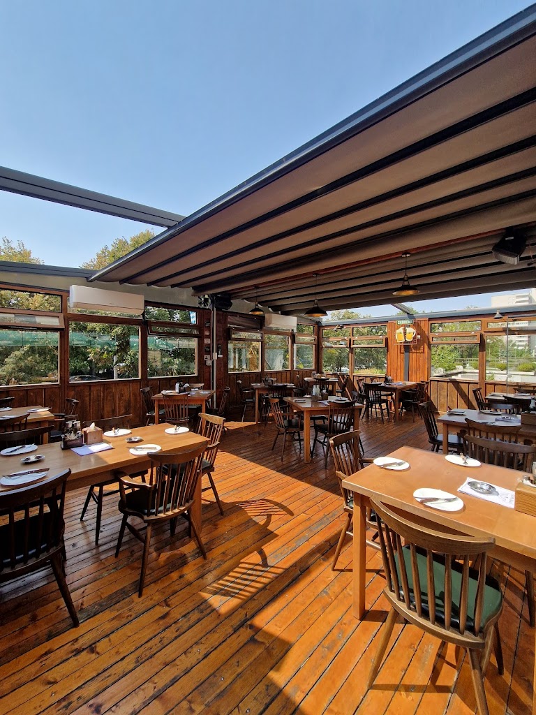 Porta Vlae Pub & Kitchen