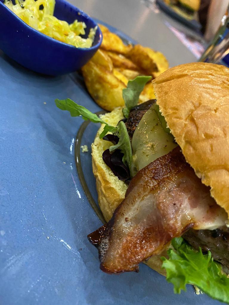 Papaventos Beach Bar — Hamburguesa
