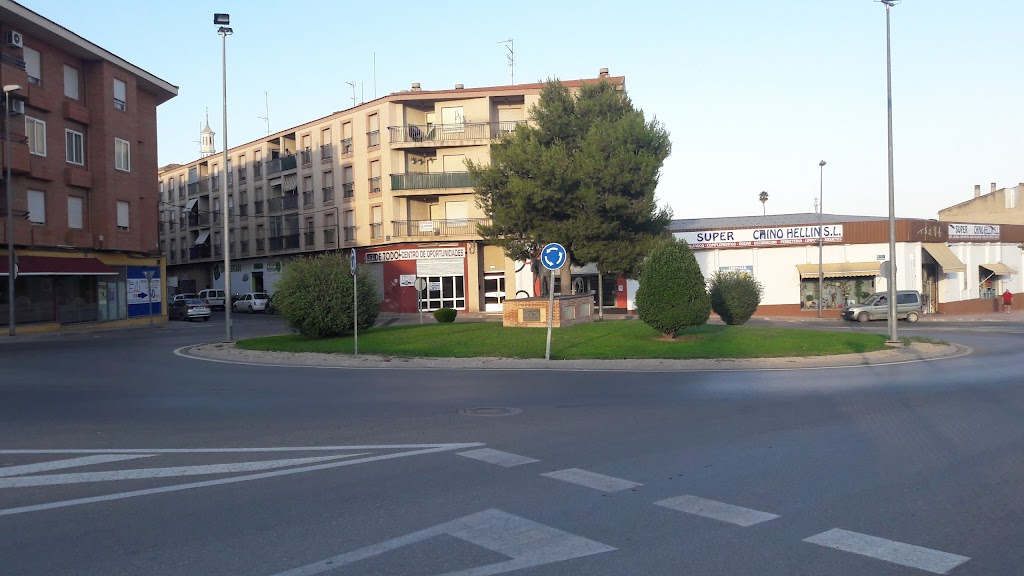 Escultura "H" de Hellin.