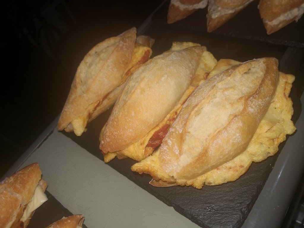 Cafe Bar Salou — Comida y bebida