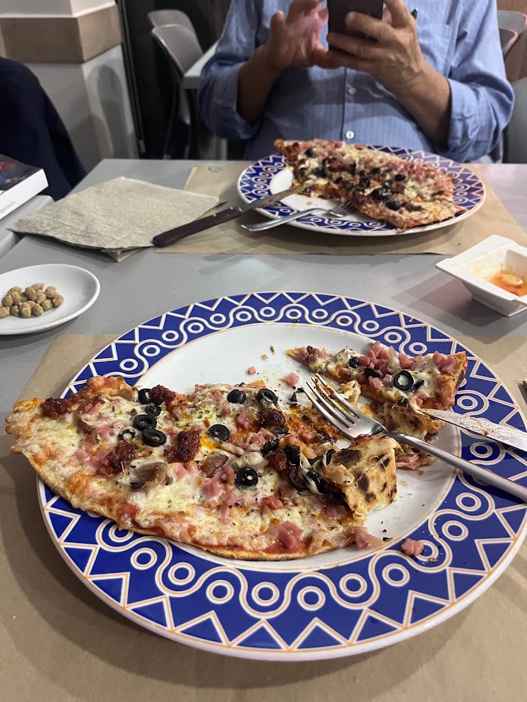 Can Farinetes — Comida y bebida