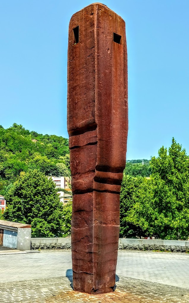 Begirari IV (Escultura de Eduardo Chillida en el Paseo de Abandoibarra-Bilbao)