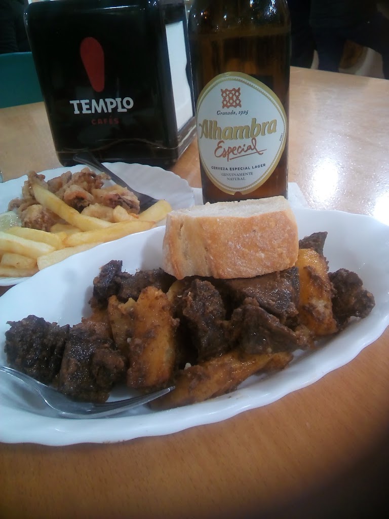 Bar/club Tercera Edad — Comida y bebida