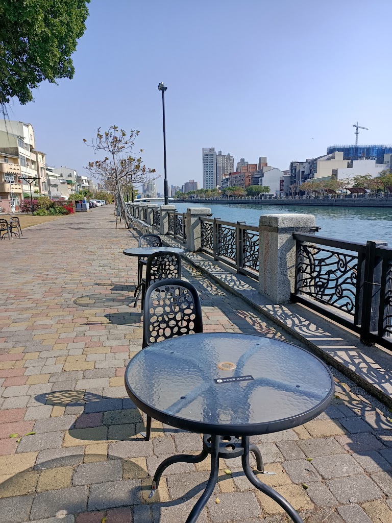 河岸咖啡 Riverbank café 的照片