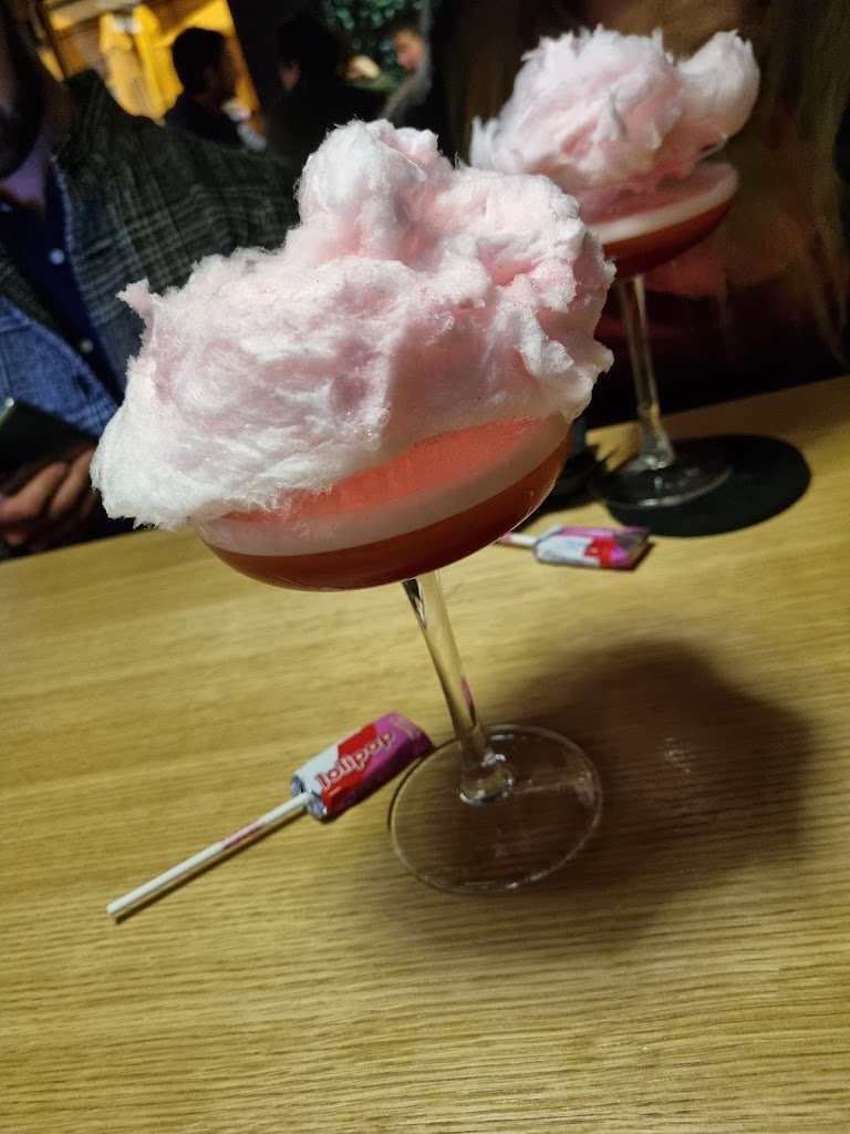 Manhattan Cocktail Pub