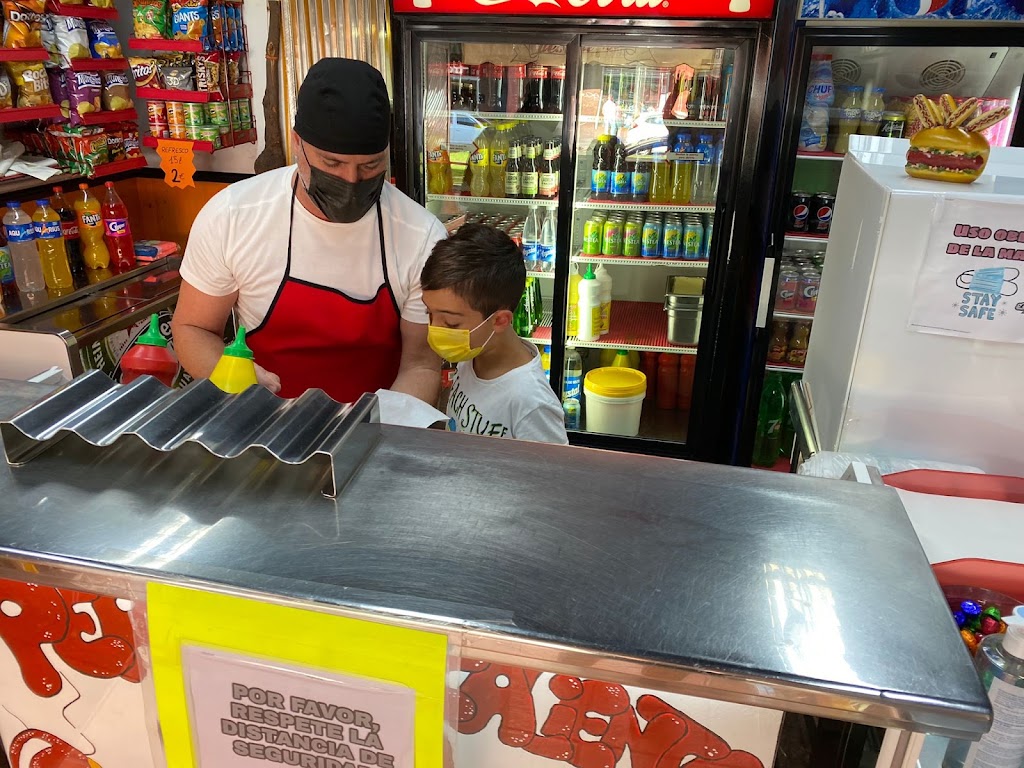 Perritos calientes la Concepcion (avenida Trinidad) — Ambiente
