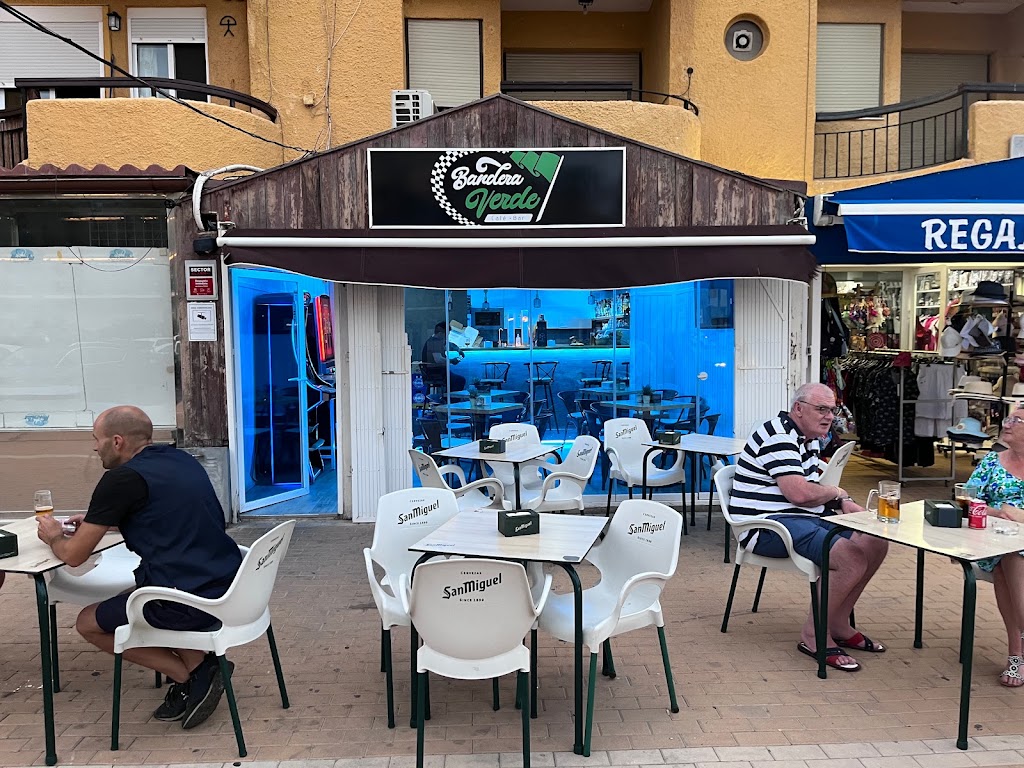 Cafe Pub Bandera Verde — Ambiente