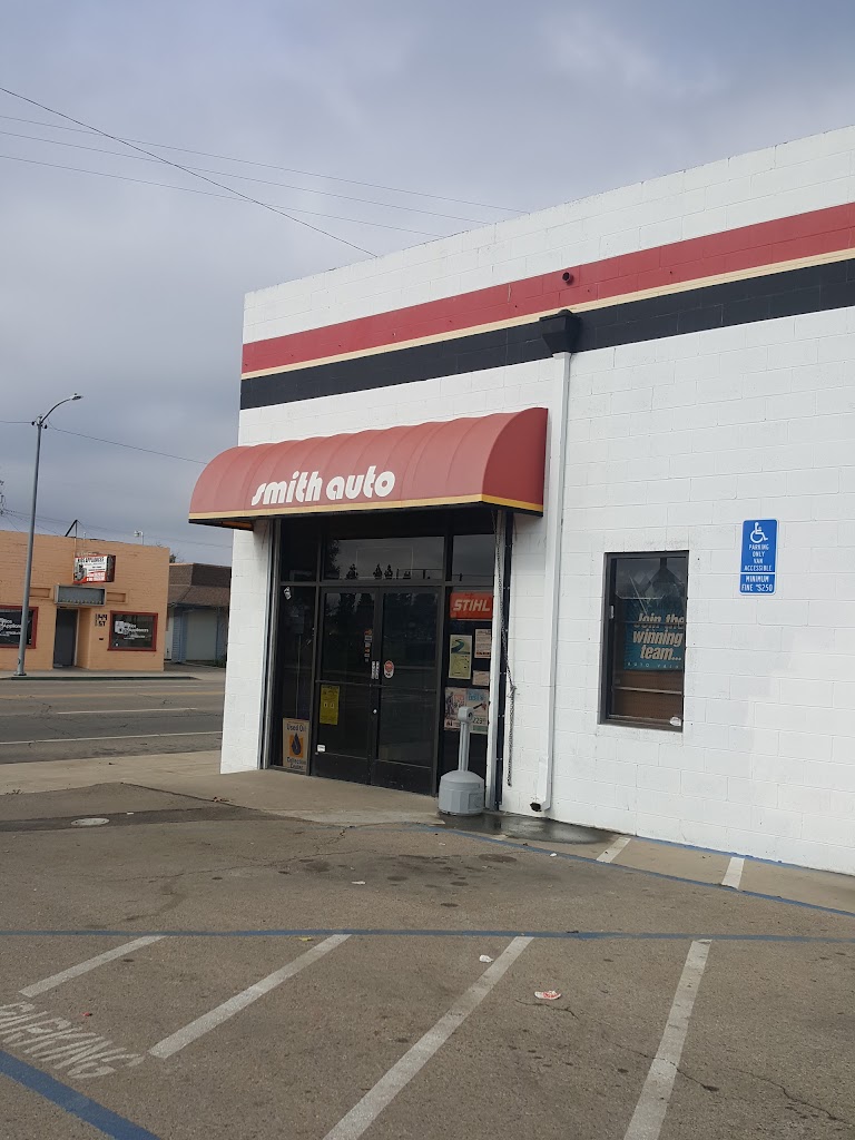 Smith Auto Parts (Reedley)