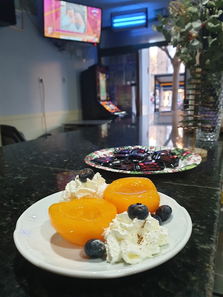 NOU ACUARIO — Comida y bebida