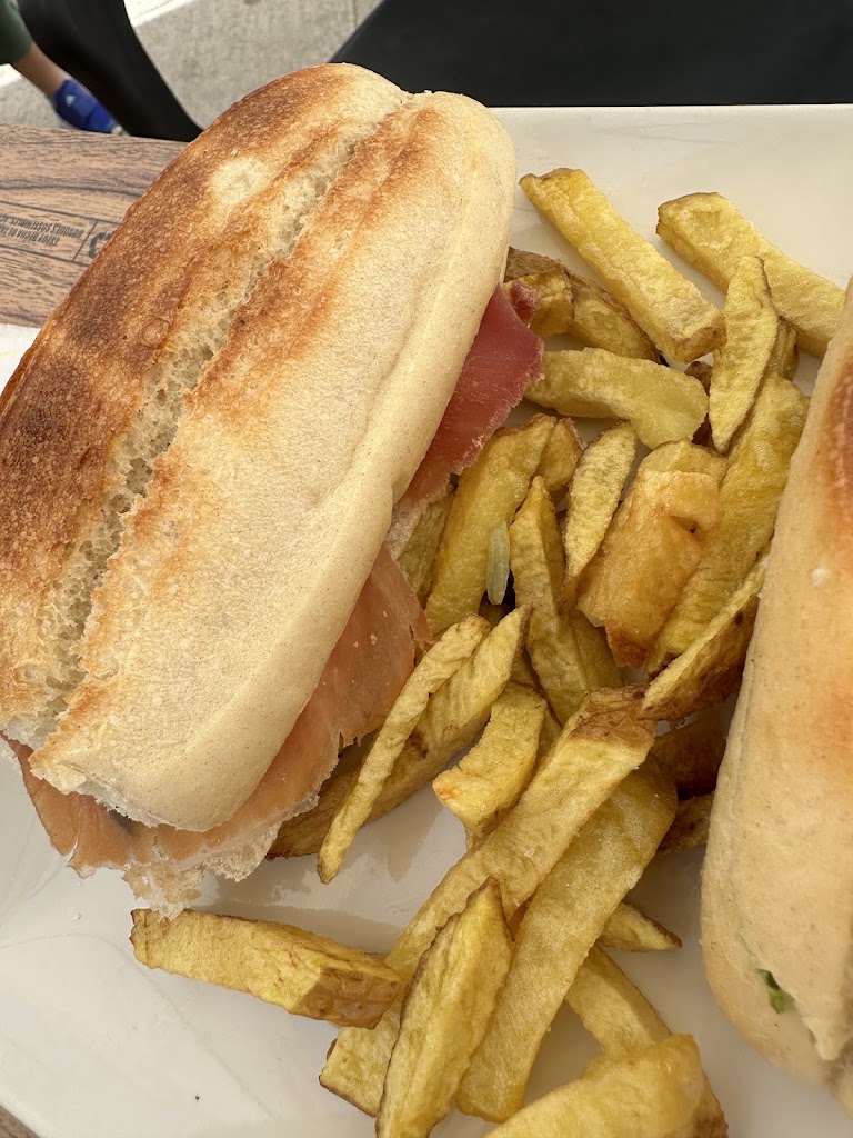 Bar El Viento — Comida y bebida