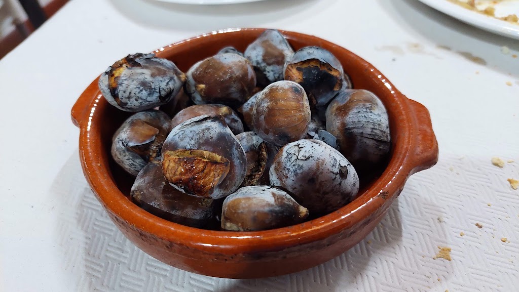 Los dos Faroles — Comida y bebida