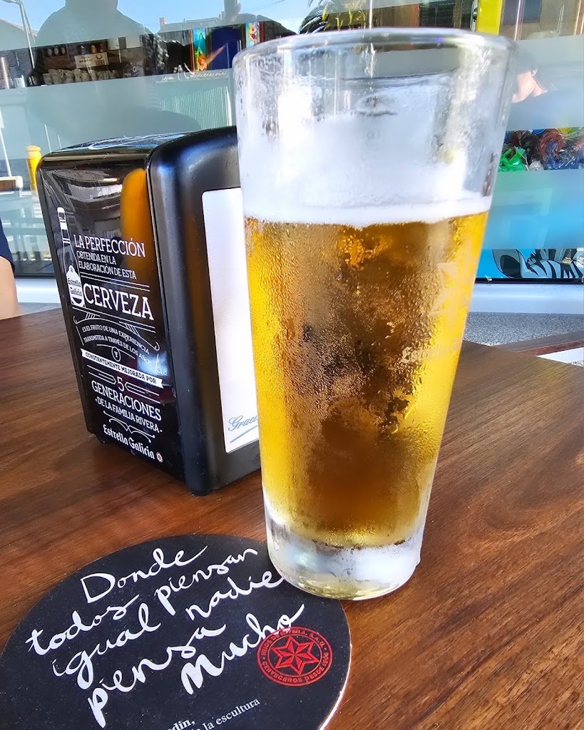 Cafe Bar Tio Manolo — Comida y bebida