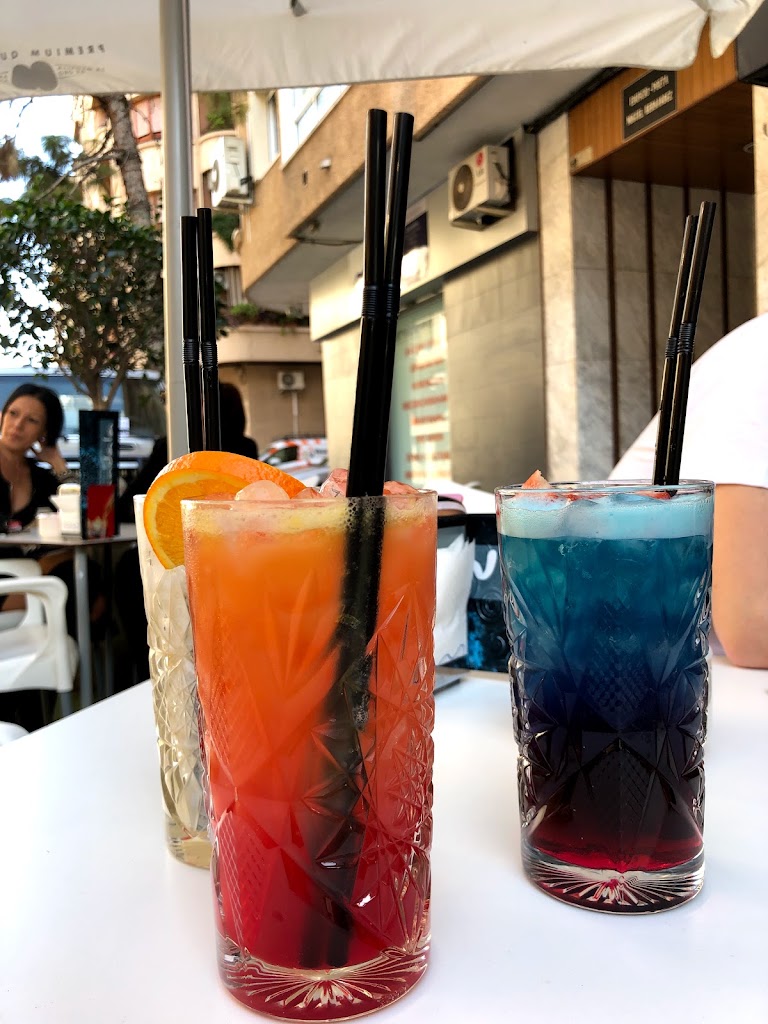 Mandala Orihuela — Comida y bebida