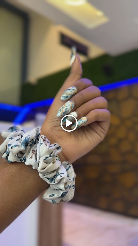 Allura Family Unisex Salon