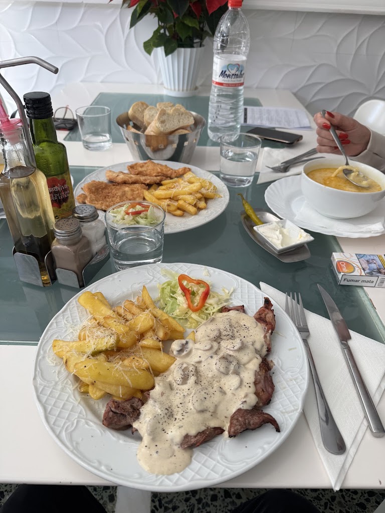 Bar LIVIA — Comida y bebida