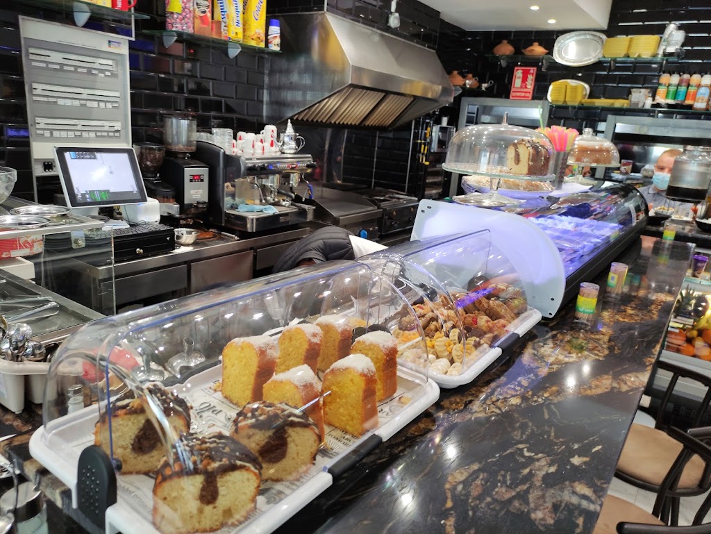Restaurante Delicioux — Comida y bebida