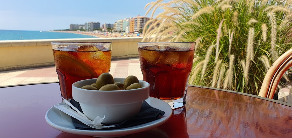 Es Blanc Restaurant & Lounge Club — Comida y bebida