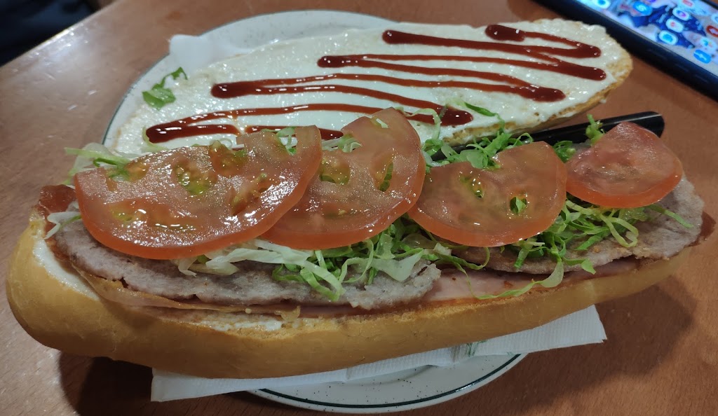 Algo Asi Bocateria — Comida y bebida