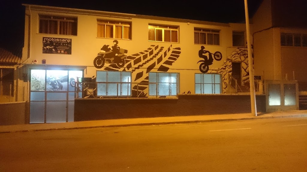 Motos Sanji — Exterior