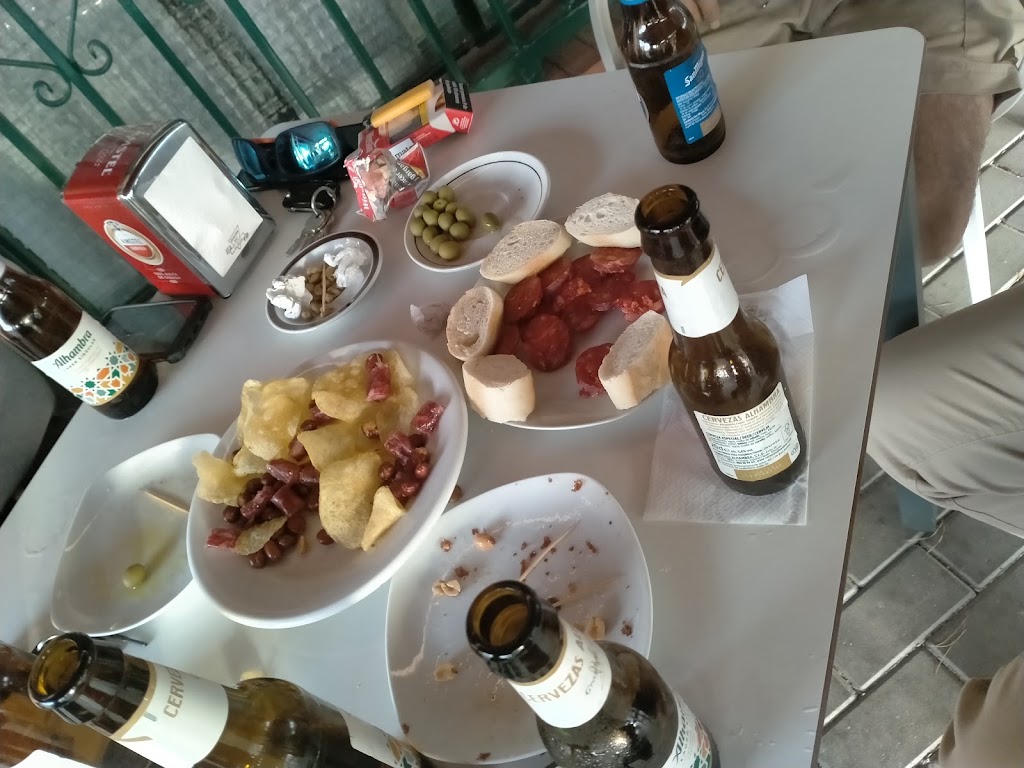 Bar Centro Civico — Comida y bebida