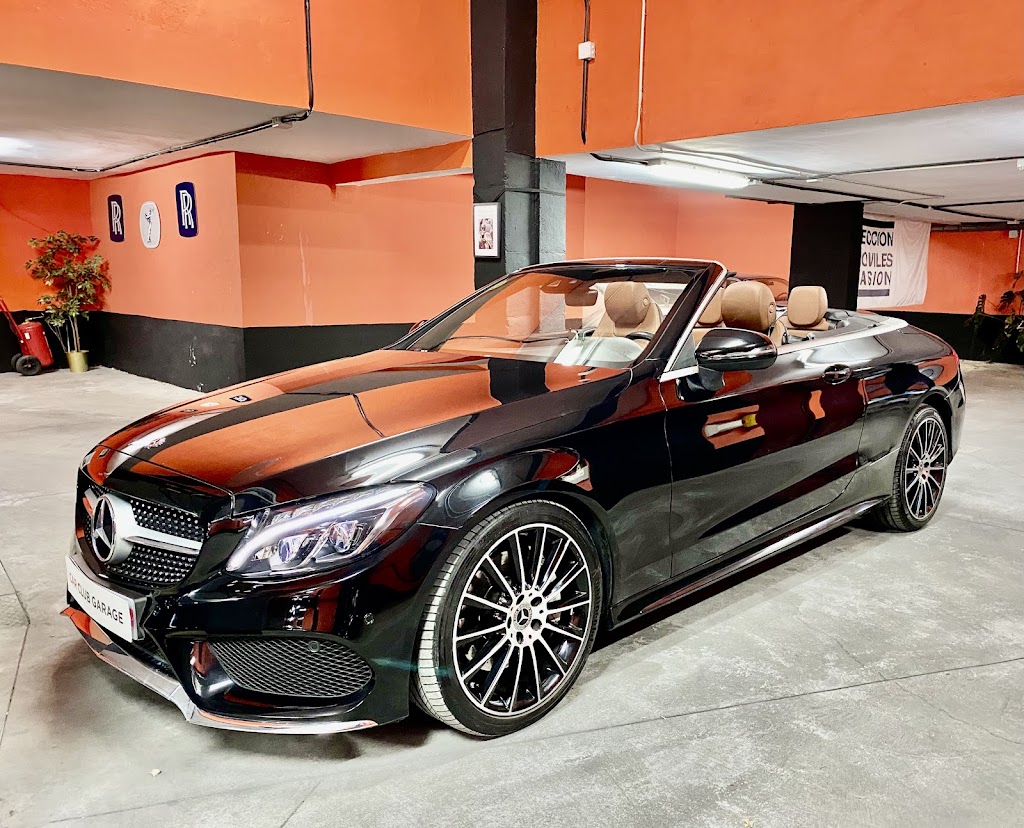 CarClubGarage — Interior