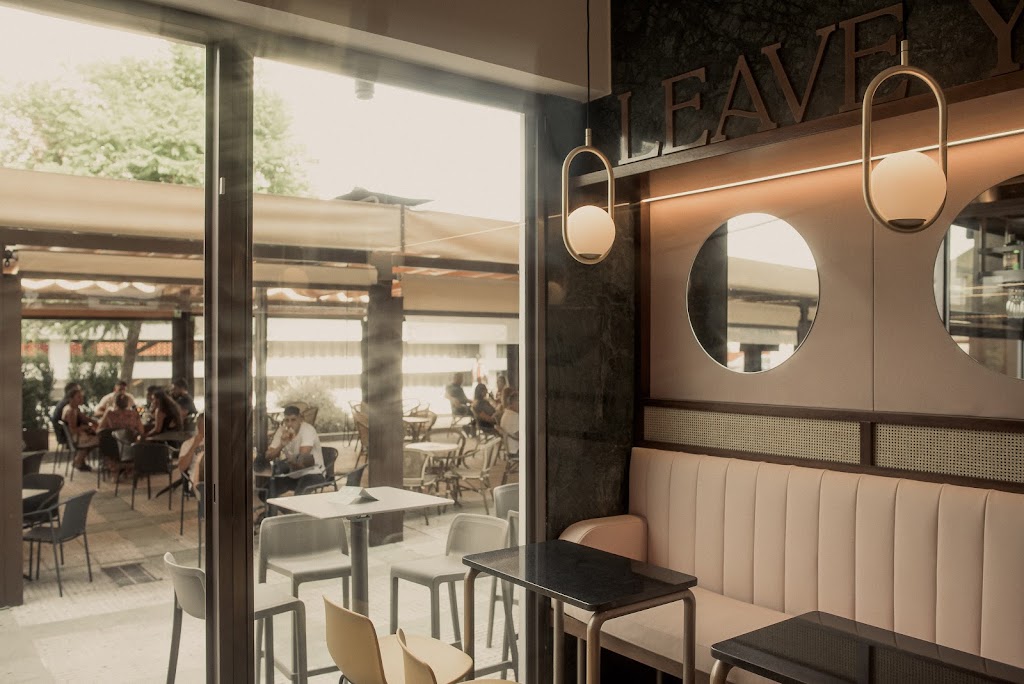 Bonnet Cocktail Bar — Ambiente