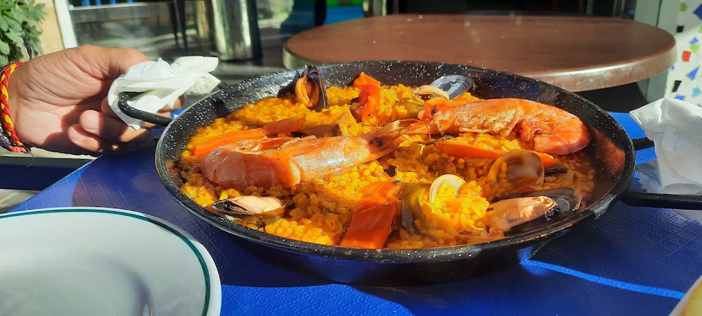 Bar Malibu — Comida y bebida