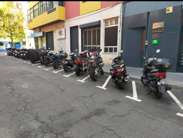 Parking publico para motos , secretario artiles