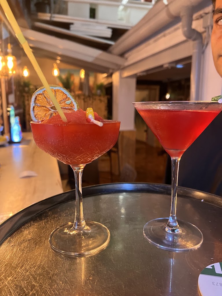 Arena Shisha Bar — Comida y bebida